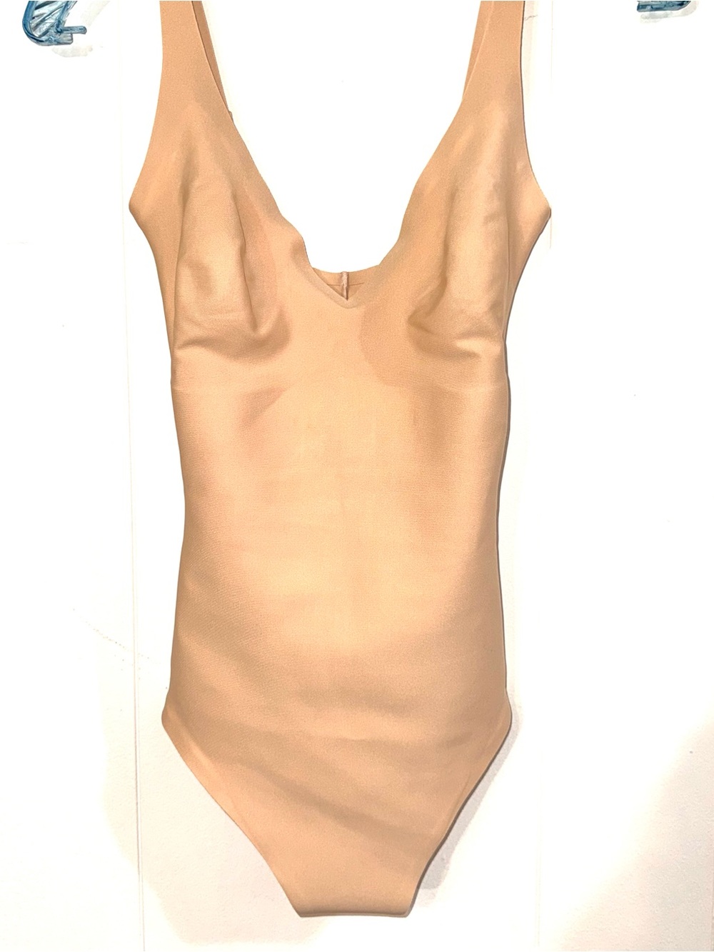SKIMS Body Plunge Thong Bodysuit Clay Size small Sculpting tan nude